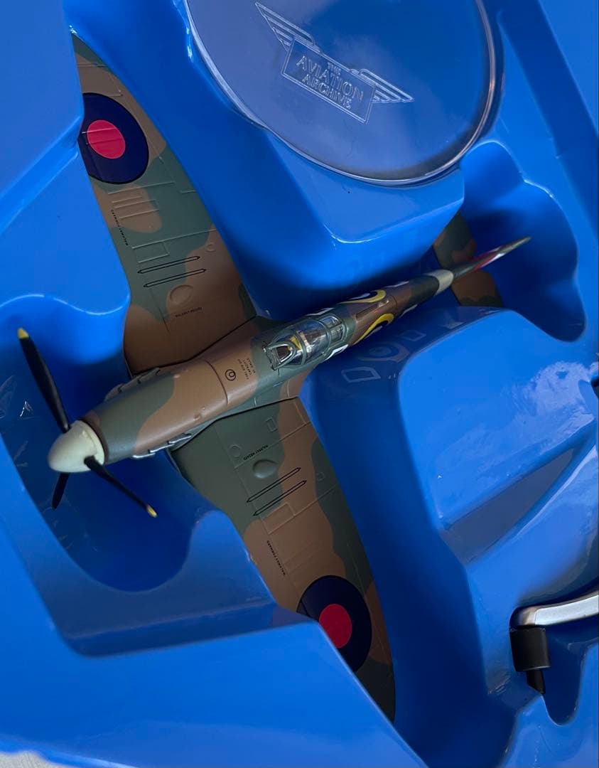 絶版新品　コーギー1/72 スピットファイア　MkⅡA ダグラス・ベーダー