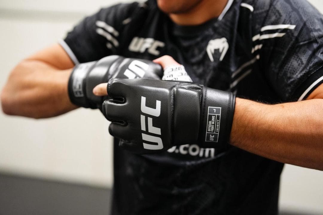 公式販売店【独占】UFC3Eight 公式試合用　グローブ新品 激レアXS-L