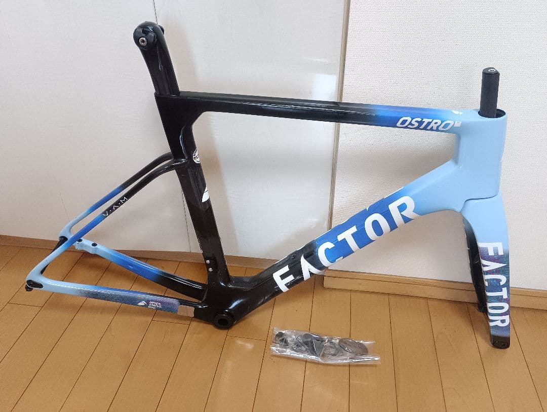 中華カーボンフレーム FACTOR ostro vam仕様
