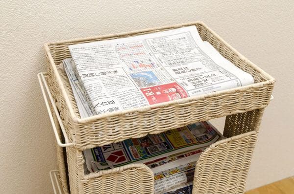 7. ラタン　新聞ストッカー　BR/IV