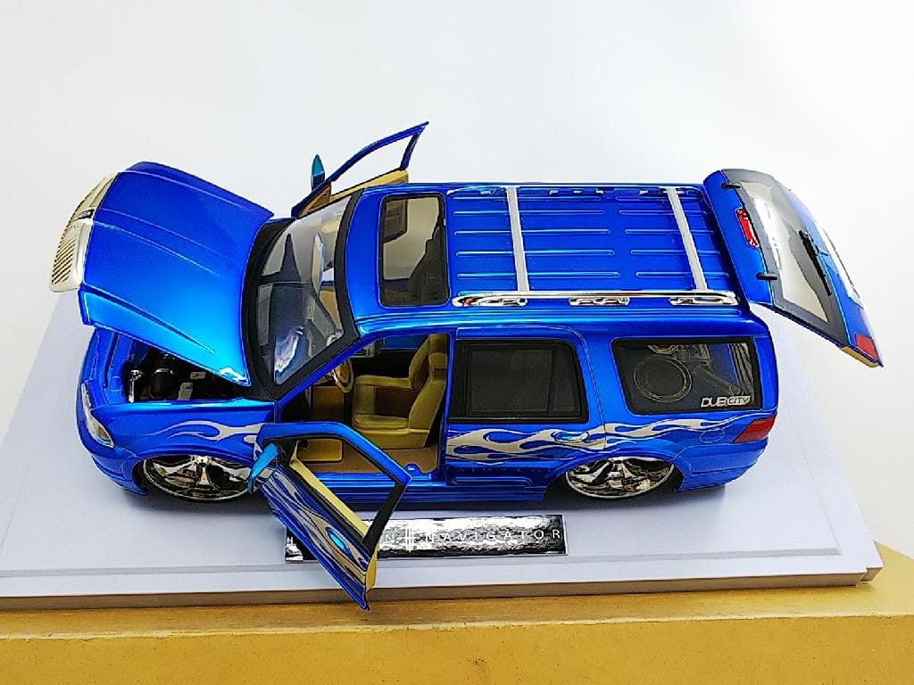 ジャダトイズ 1/18 リンカーン ナビゲーター ブルー ダイキャストモデルカー