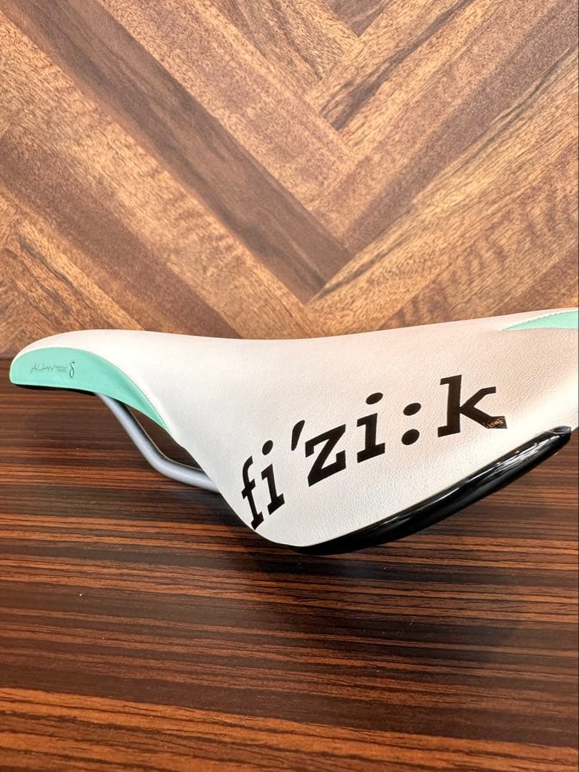 【fizik ALIANTE フィジークサドル】