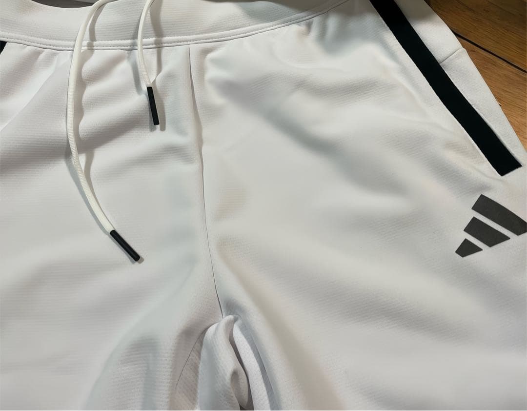 春物新品　タグ付き　アディダス adidas セットアップ　アダプテーション