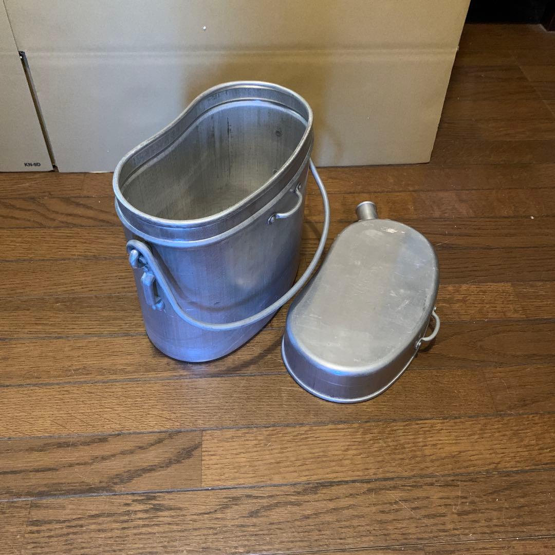 フランス軍ラージメスキット飯盒。イギリスのアンティークマーケットで購入しました。