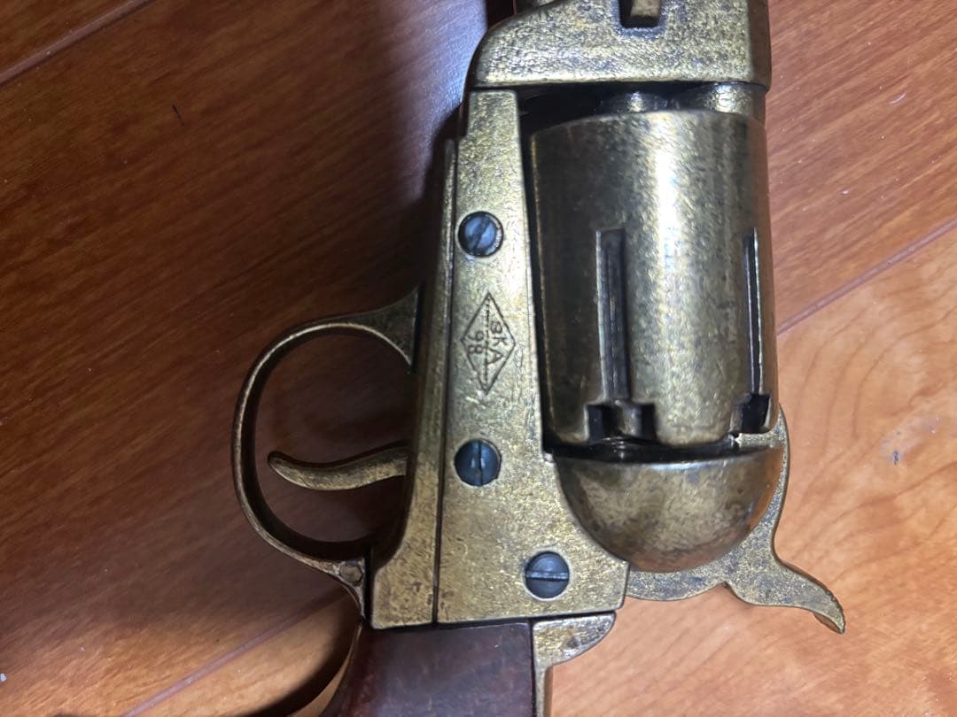 デニックス社製コルトアーミー装飾銃