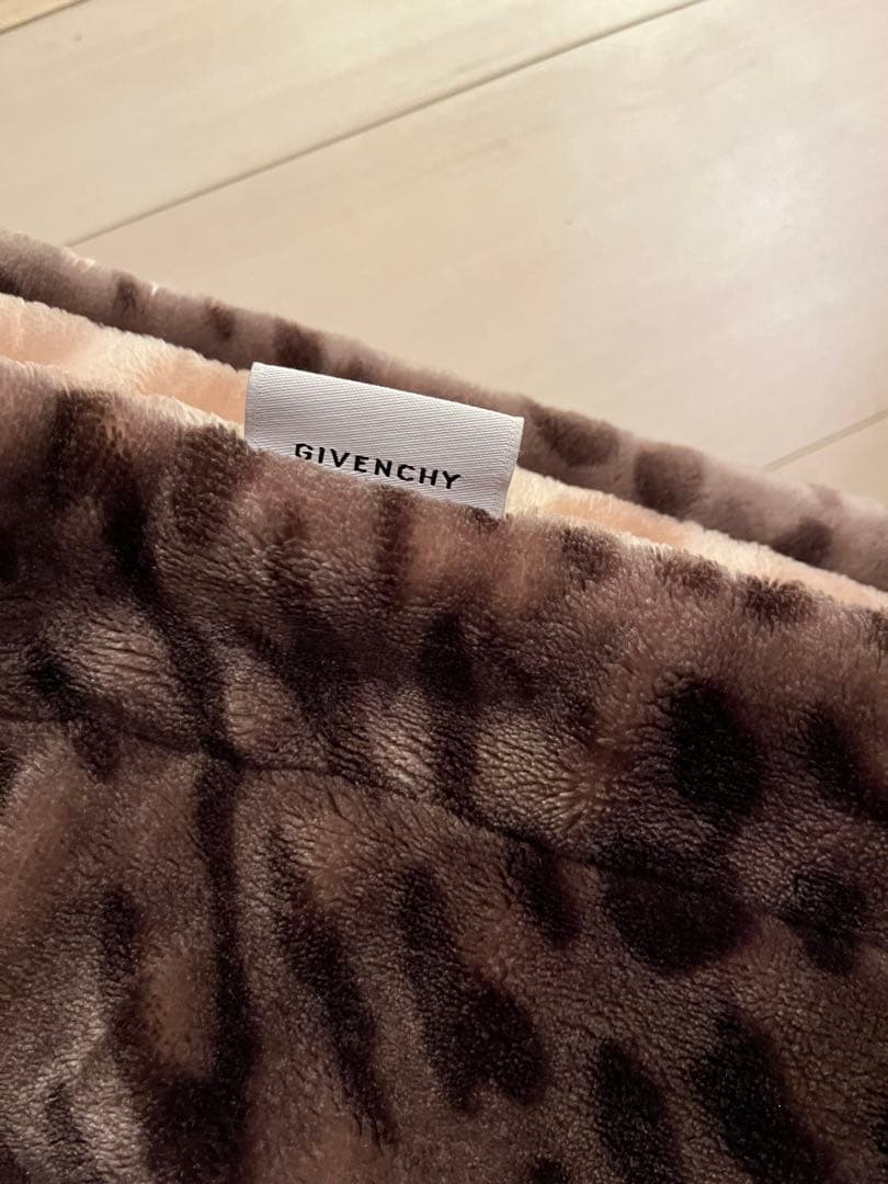 送料込み！GIVENCHY リバーシブル毛布 西川産業 2枚合わせ 厚手