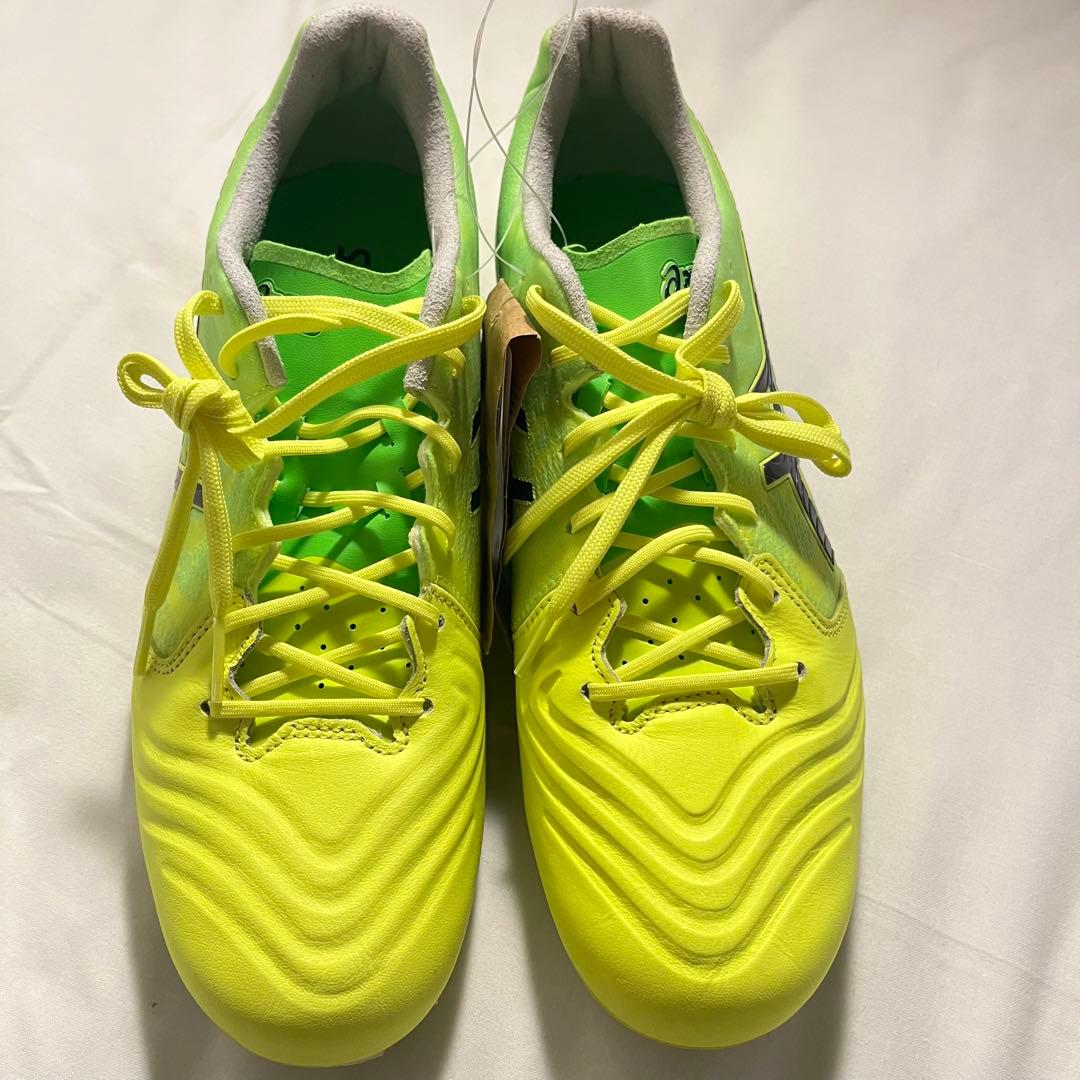 新品　アシックス　サッカーシューズ