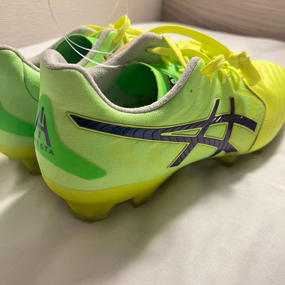新品　アシックス　サッカーシューズ