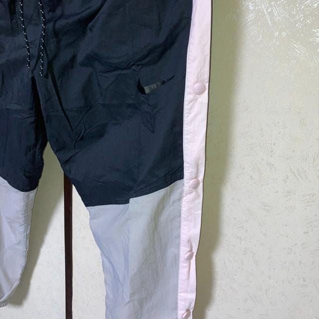 ナイキ ナイロンパンツ サイドボタン 黒 灰 ピンク ウィメンズ Mサイズ