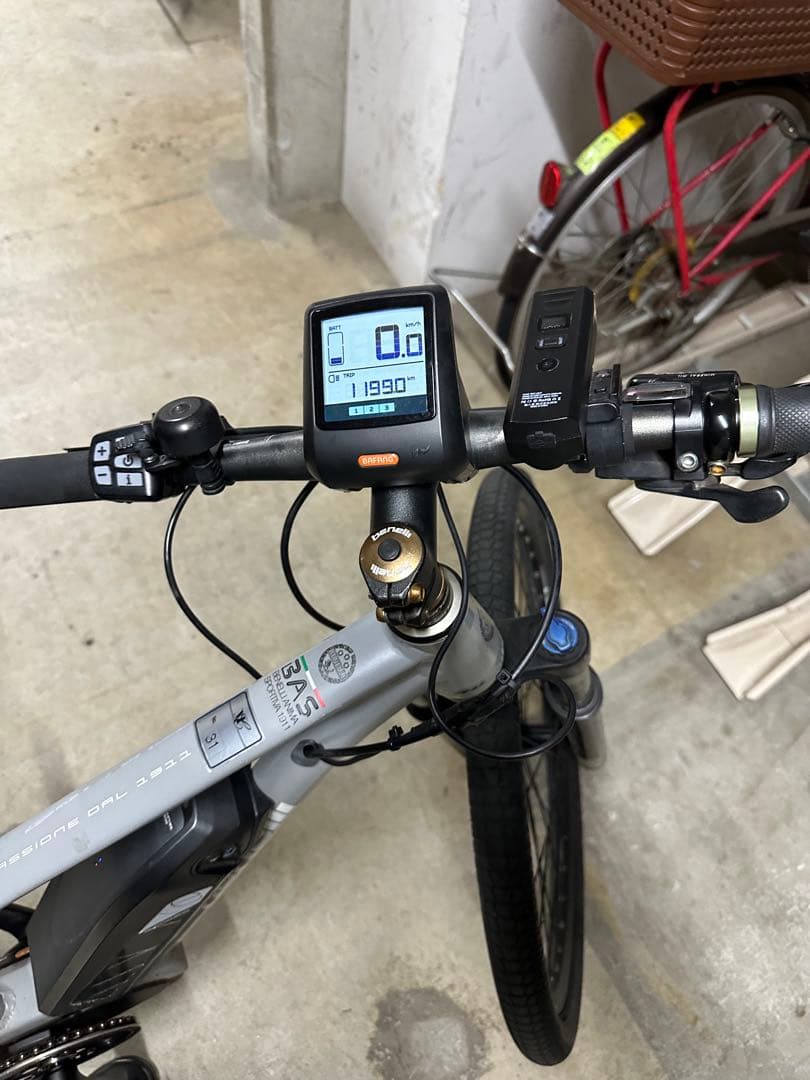 電動アシスト自転車 スポーツタイプ　ベネリ
