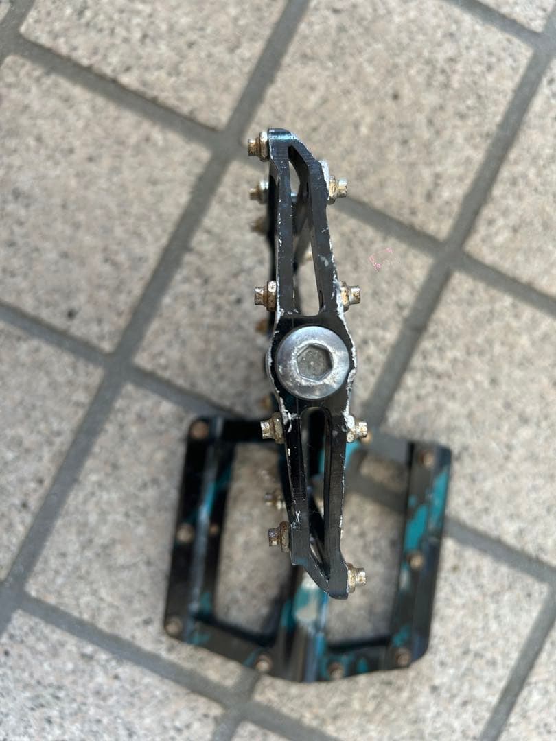 BLUE LUG フラットペダル カモフラージュ