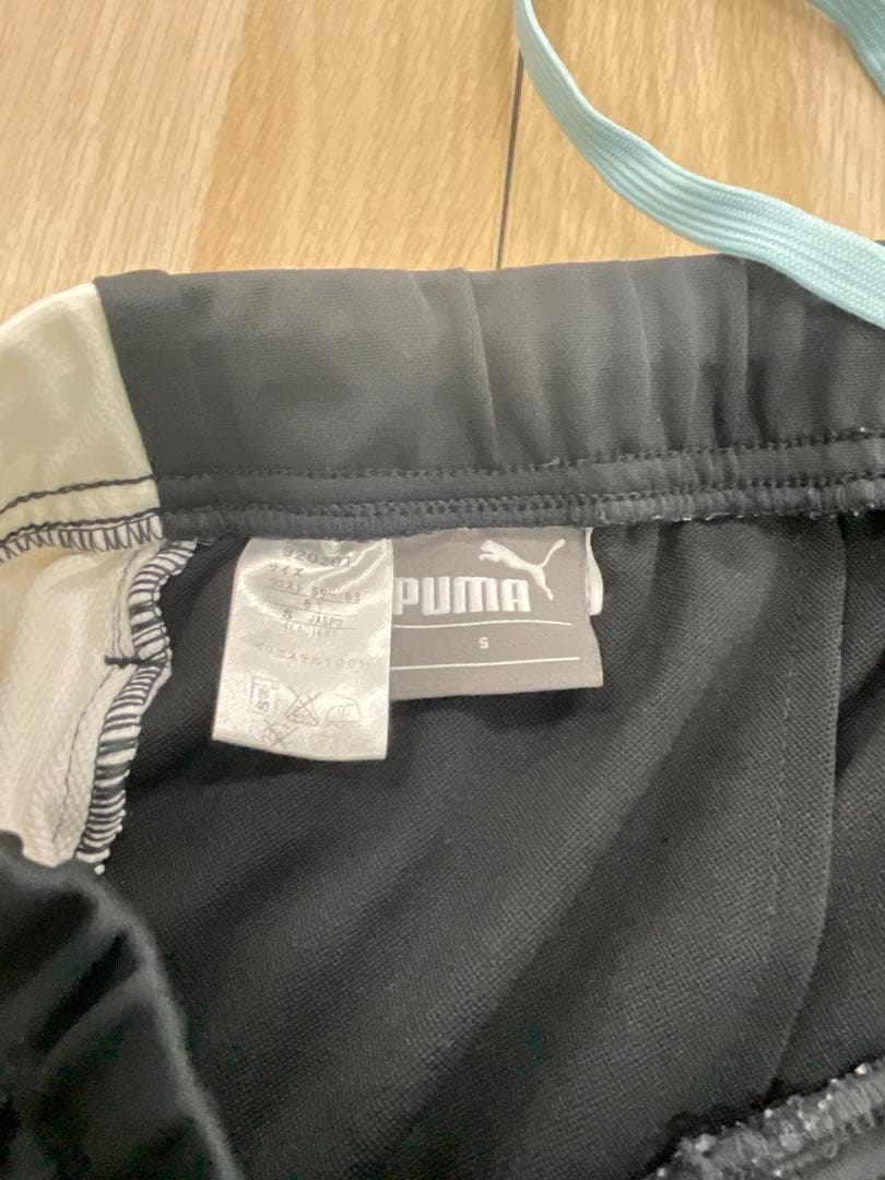 PUMA(プーマ)ジャージ上下セット男女共用ブラックホワイトロゴ付きスカイブルー