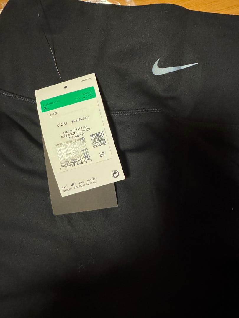 NIKE 新品タグ付き レギンスとTシャツ の2点セット レディース