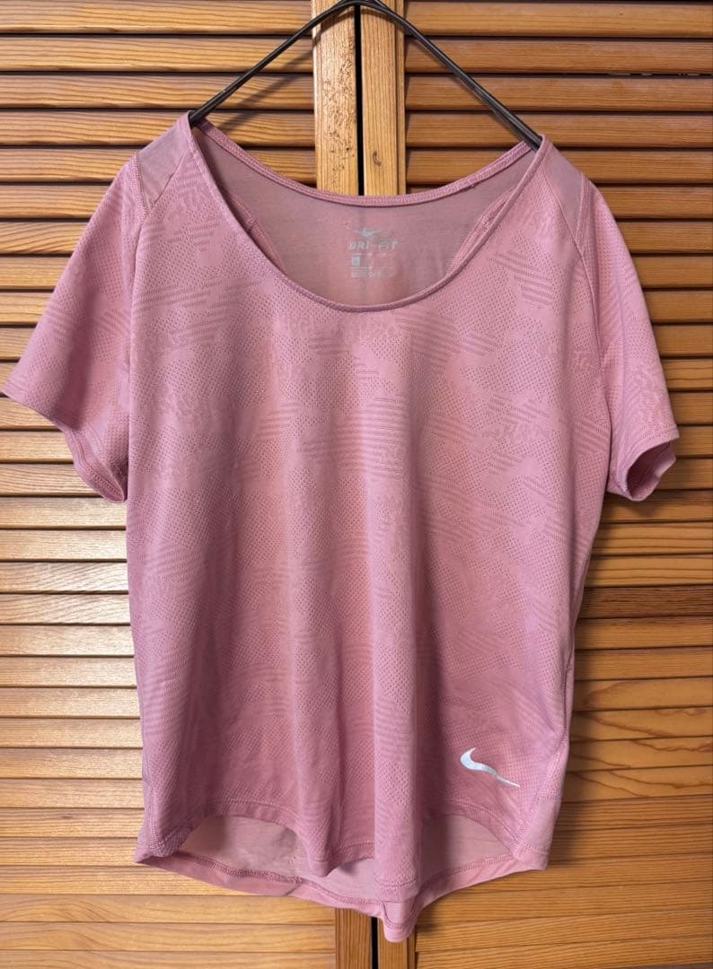 NIKE 新品タグ付き レギンスとTシャツ の2点セット レディース