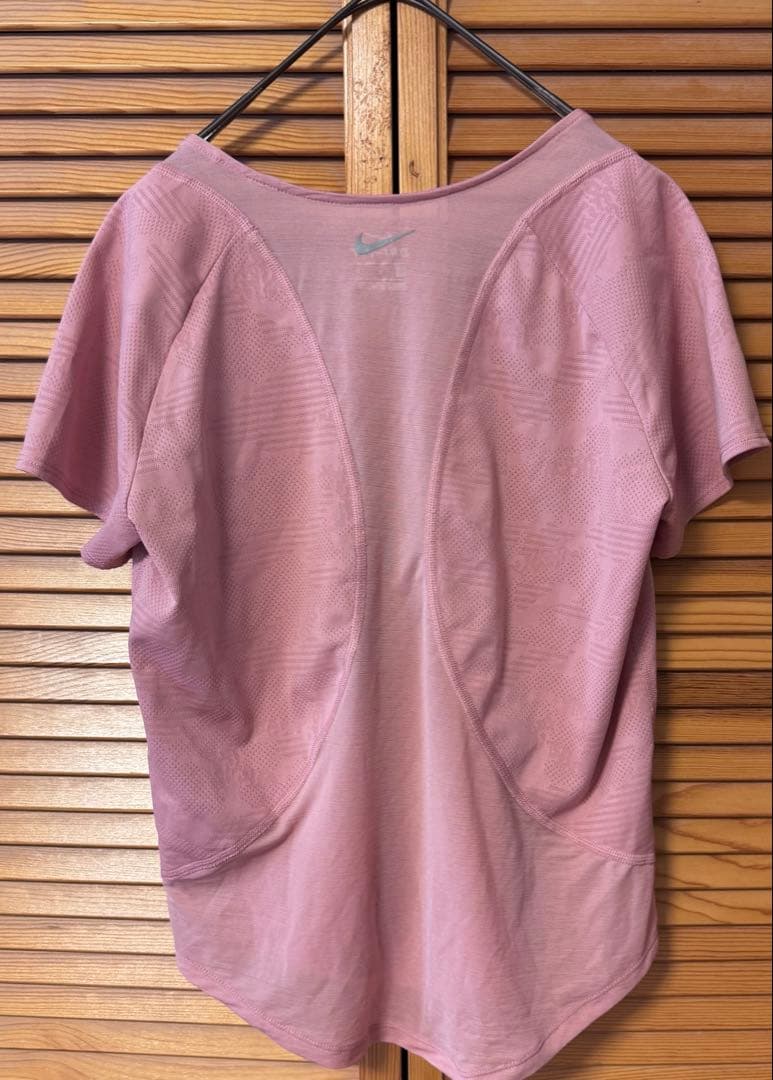 NIKE 新品タグ付き レギンスとTシャツ の2点セット レディース