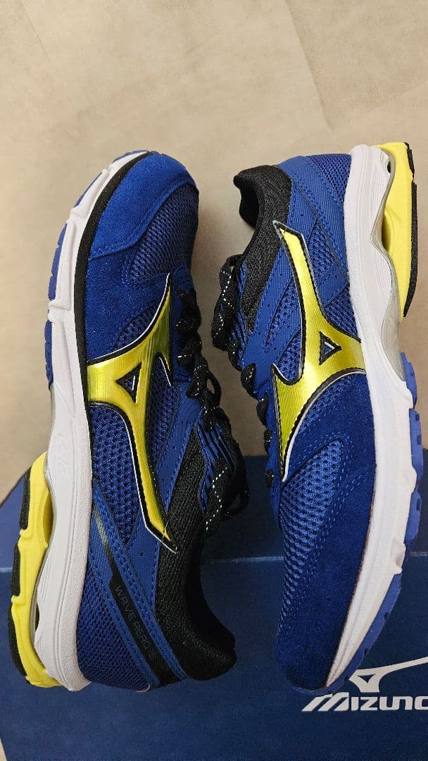 Mizuno「WAVE AERO 16（ウエーブエアロ16）」 ブルー/イエロー