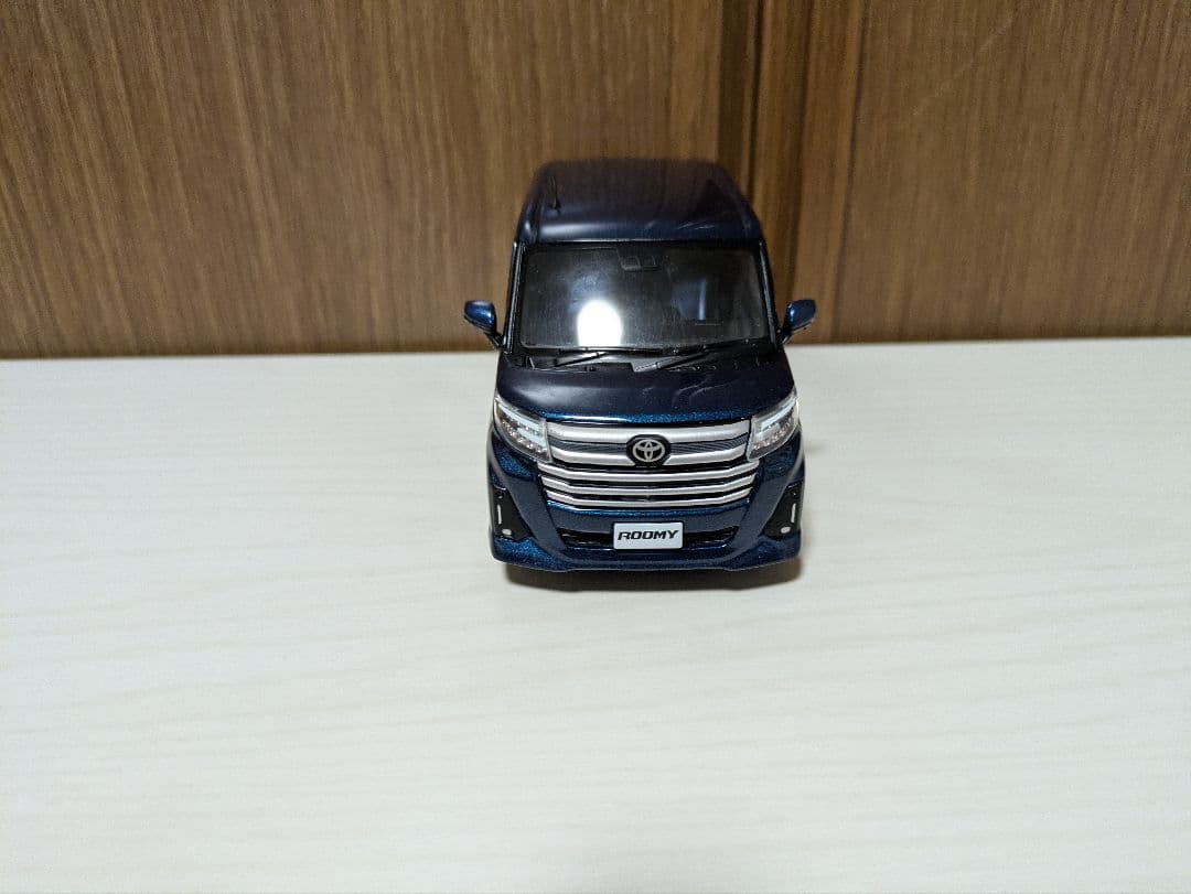 カラーサンプル 1/30 トヨタ ルーミー レーザーブルークリスタルシャイン