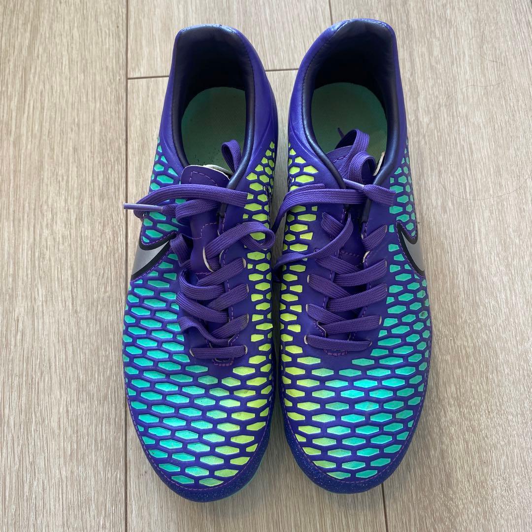 使用わずか美品NIKE サッカースパイク25.5