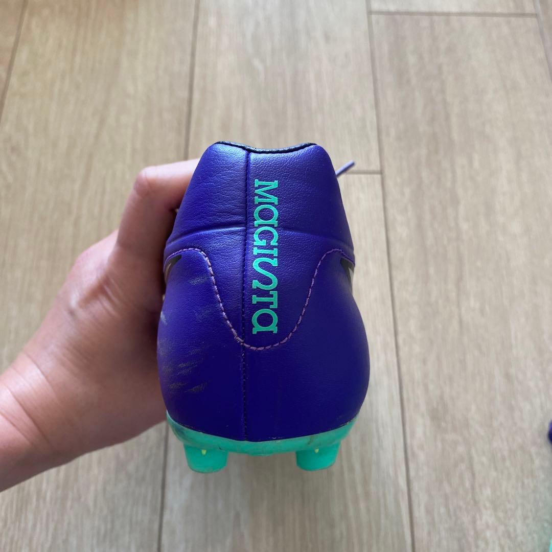 使用わずか美品NIKE サッカースパイク25.5