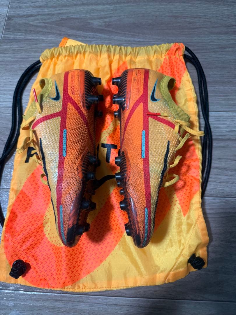 Nike Phantom GTサッカーシューズ オレンジ/イエロー