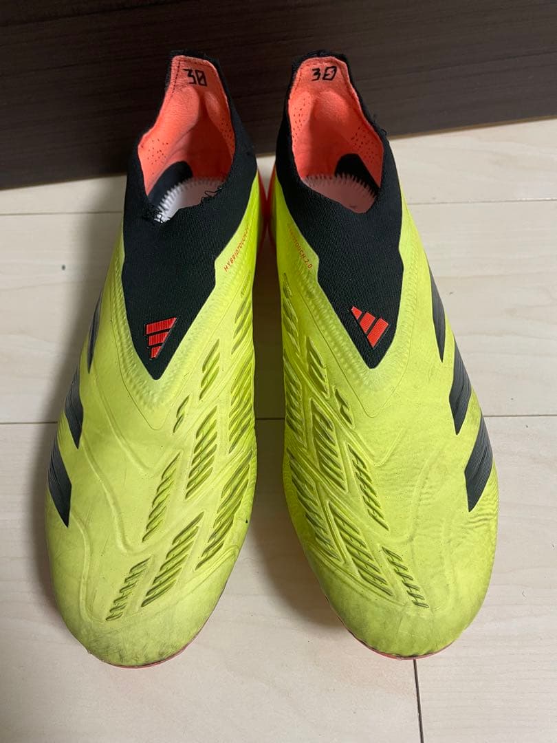 adidas Predator サッカーシューズ