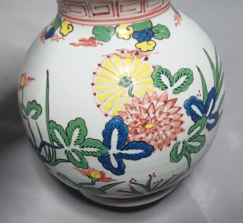 コレクター収集品　明　万歴年間　（1573～1619年）五彩色絵花鳥文瓶
