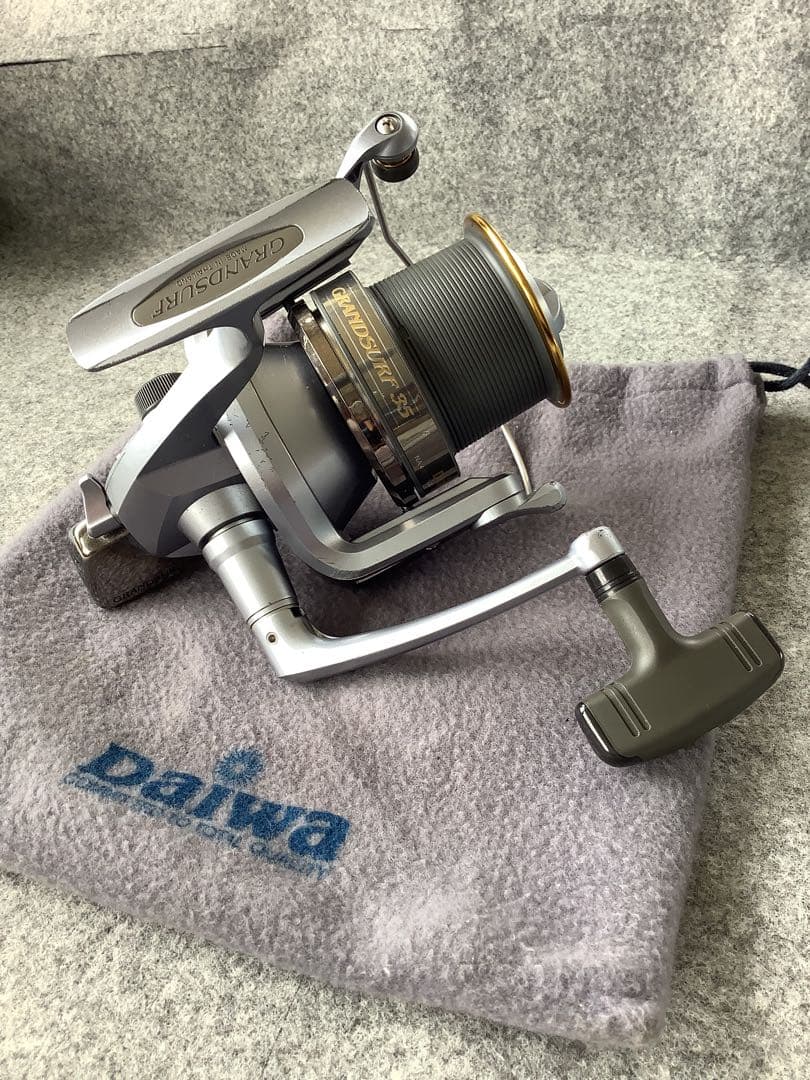 Daiwaリール　GRANDSURF 35 シルバー 収納袋付き　2台セット！