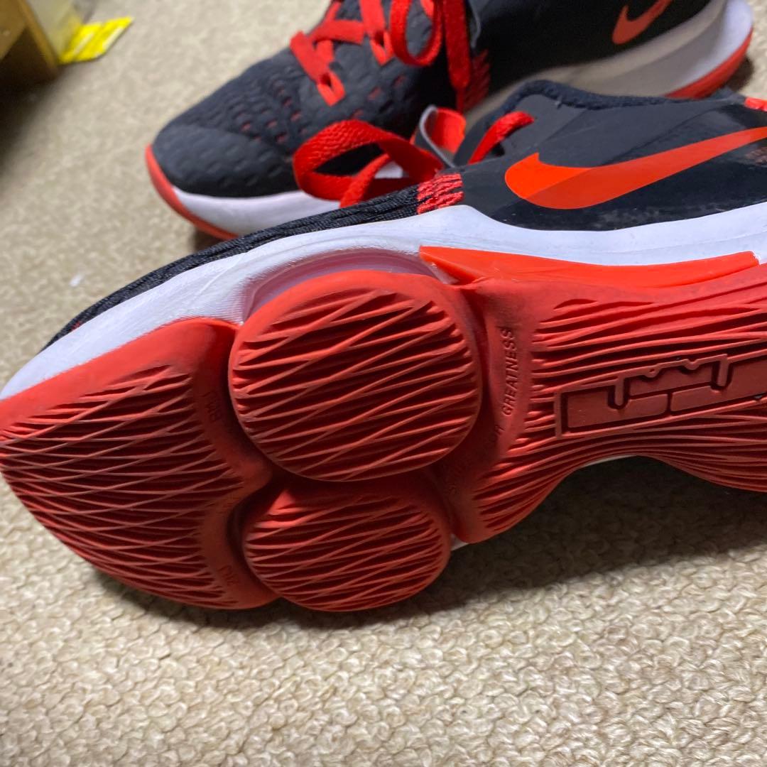 Nike LeBron バスケットボールシューズ