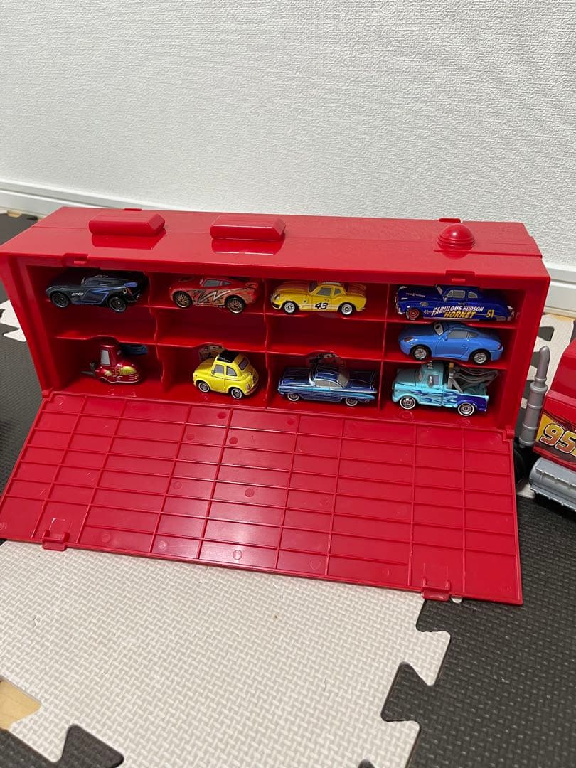 カーズ トレーラーとミニカーセット