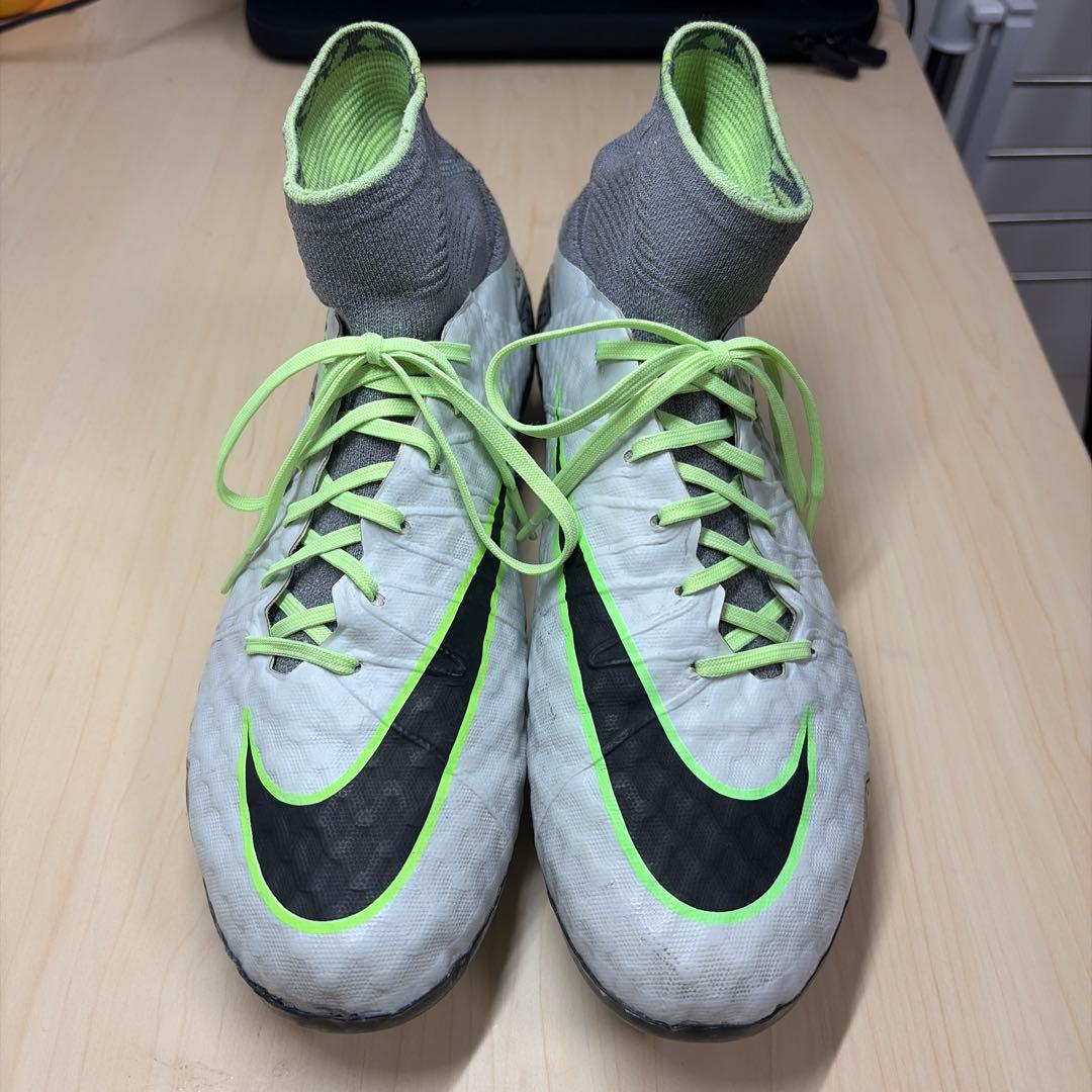 サッカースパイク　ナイキ　ハイパーヴェノム　AG ファントム