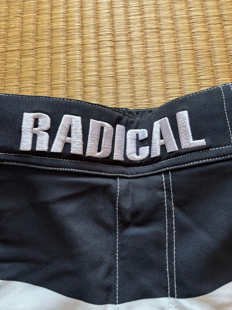 ラディカルフィットネス ウエスト刺繍ロゴ 白黒コンビパンツ