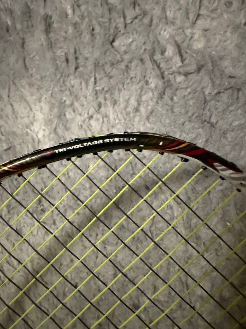 YONEX VOLTRIC 80バドミントンラケット