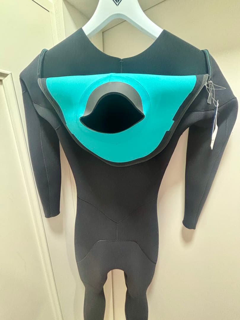 セール中新品未使用 ML ROXY フルスーツ 2/3 Hybrid U-Zip