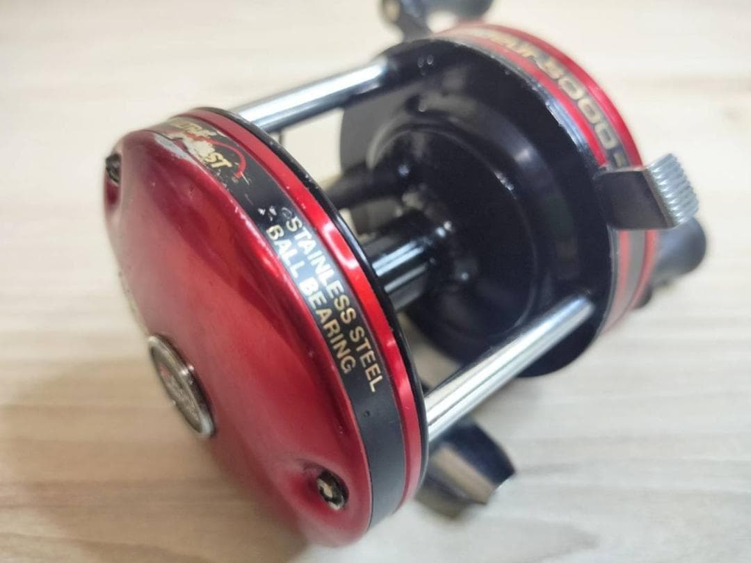 アブガルシア　アンバサダー5000C　ビンテージ　リール abu 　レッド