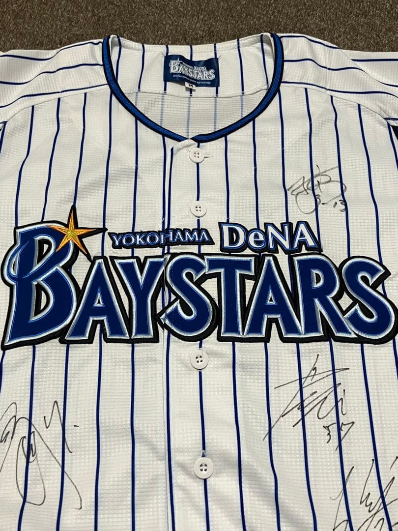 【25選手サイン入り】横浜DeNAベイスターズ レプリカユニフォーム　ワッペン型