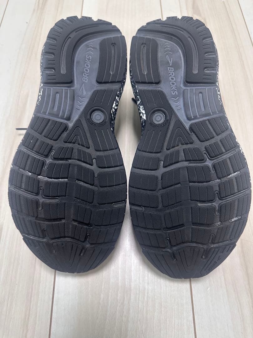 【超美品】BROOKS ゴースト16 ブルックス ブラックカモ