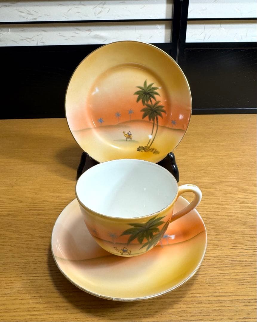 オールドノリタケ美品！金彩砂漠風景画 トリオセット　カップ＆ソーサー　プレー卜