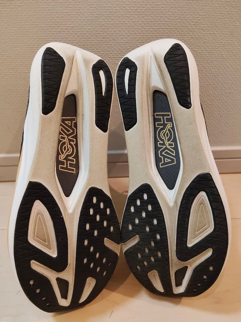 HOKA ロケットx3 ランニングシューズ ブラック/ゴールド 28.0㌢