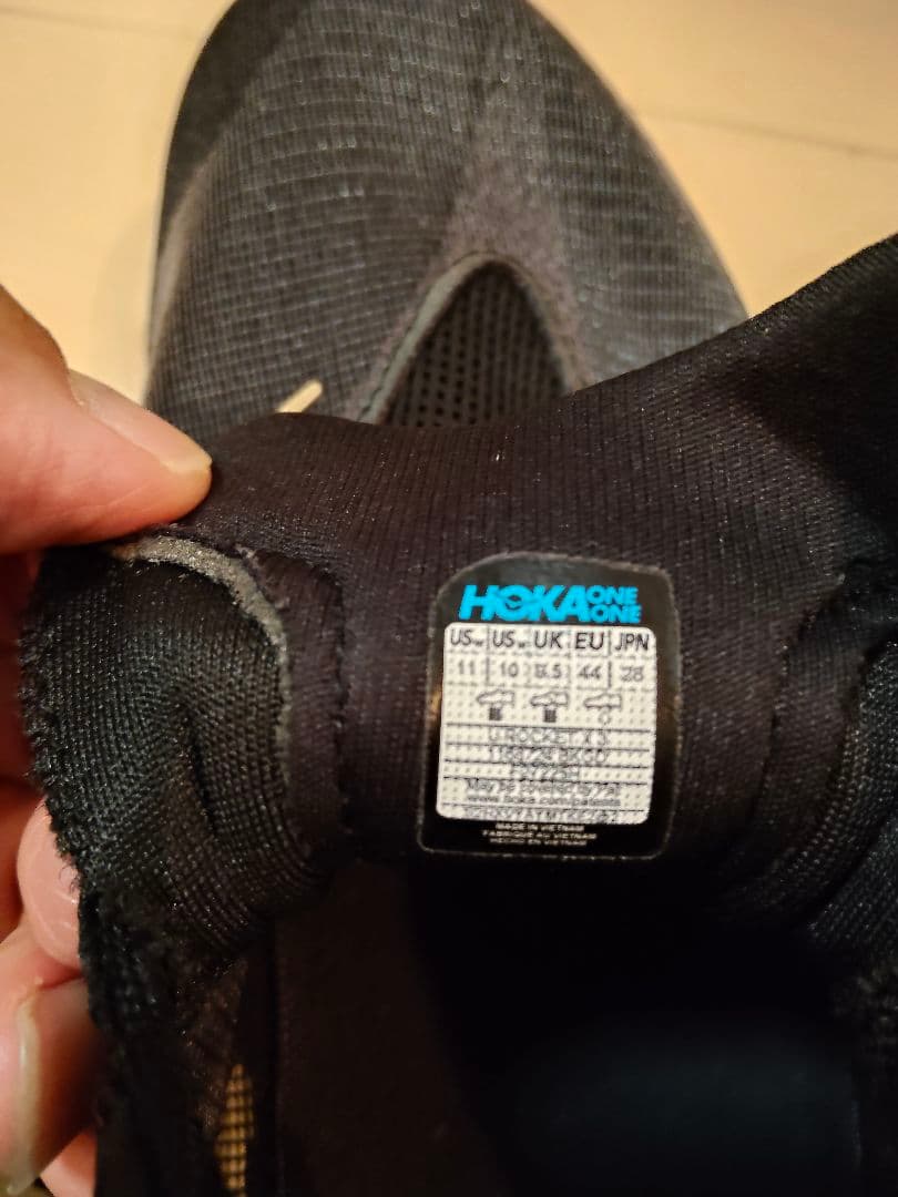 HOKA ロケットx3 ランニングシューズ ブラック/ゴールド 28.0㌢