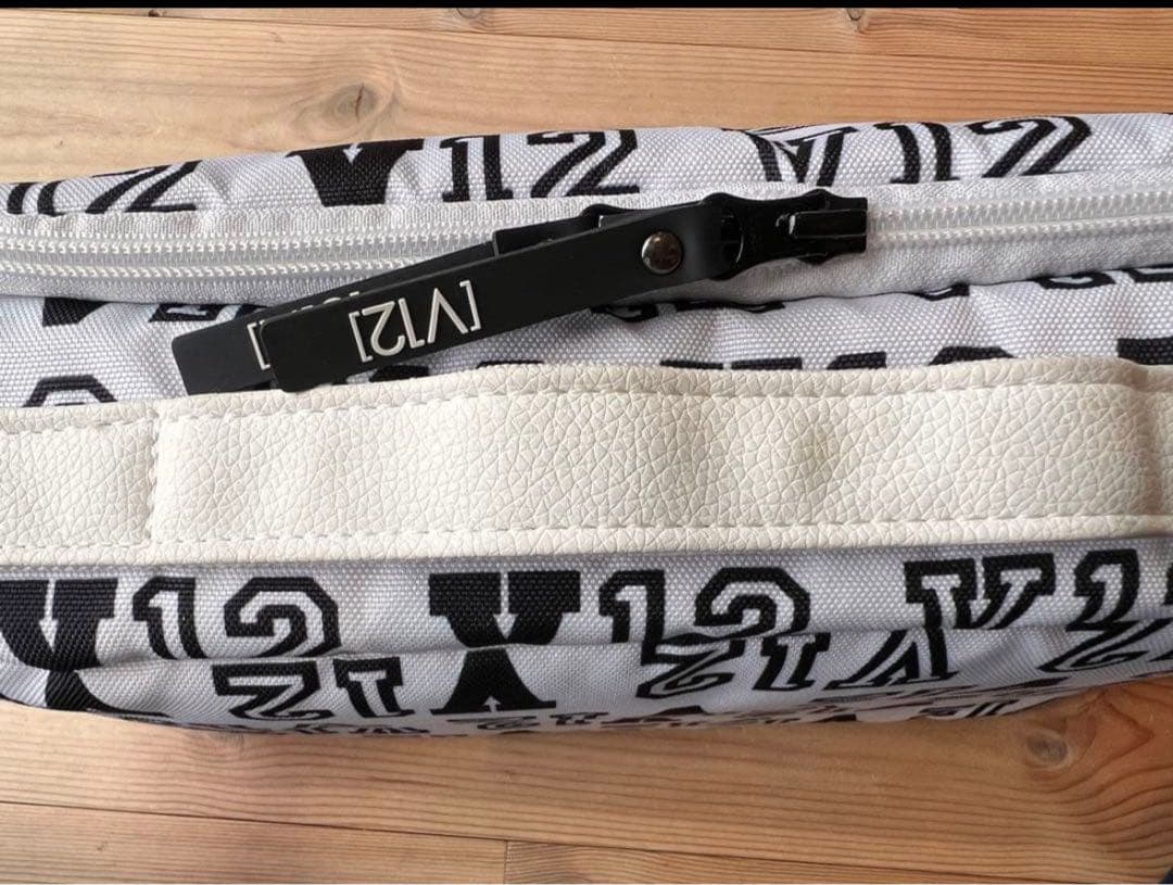 V12 シューズケース メンズ LIVERY SHOES CASE 白