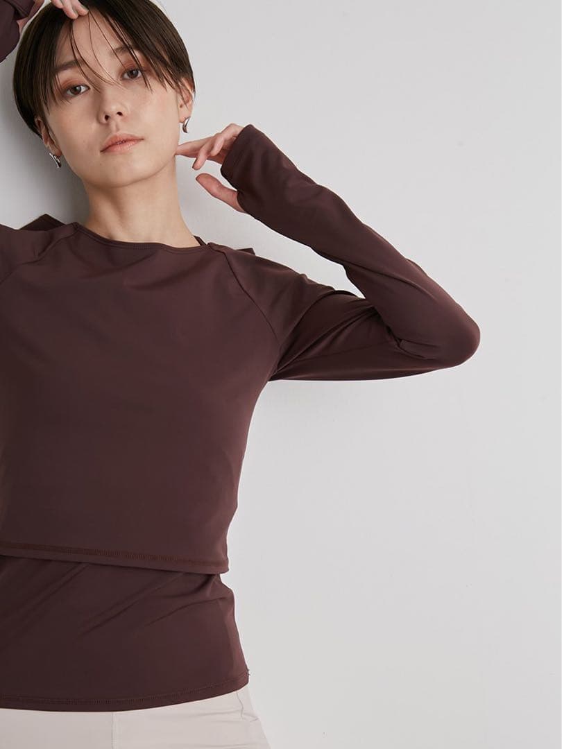 emmi yoga新品紙タグ付き⭐️サステナレッチデザインプルオーバー水陸両用