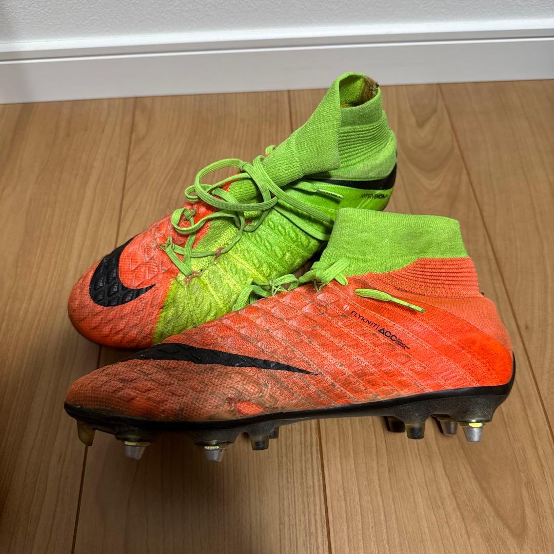 ナイキサッカースパイク ハイパーヴェノム