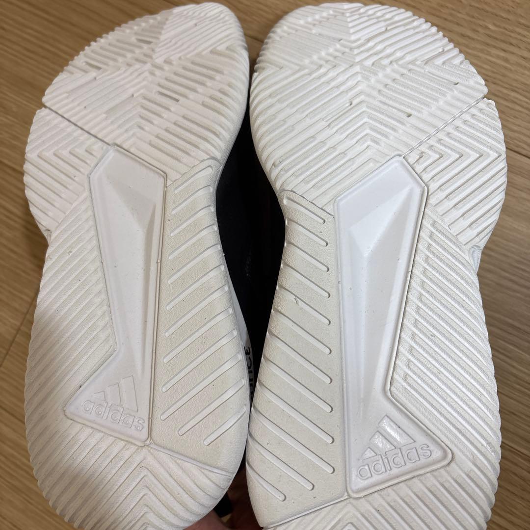 adidas バレボールシューズ