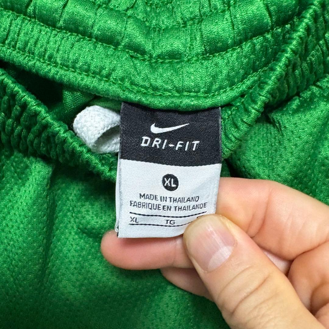 NIKE ナイキ　半ズボン　スポーツウェア　グリーン　人気カラー　古着　XL