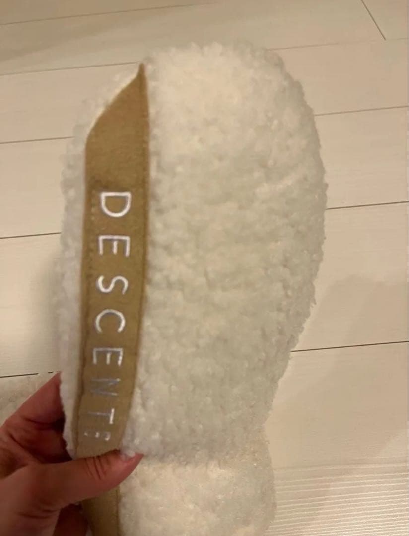 DESCENTE ボアミトン ホワイト