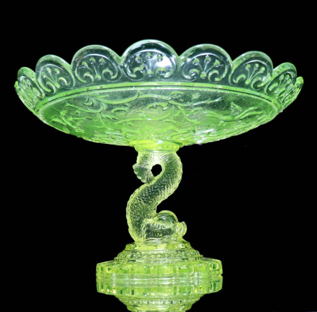 オールド・バカラ(BACCARAT) 1880年 ウランガラス製 大型コンポート