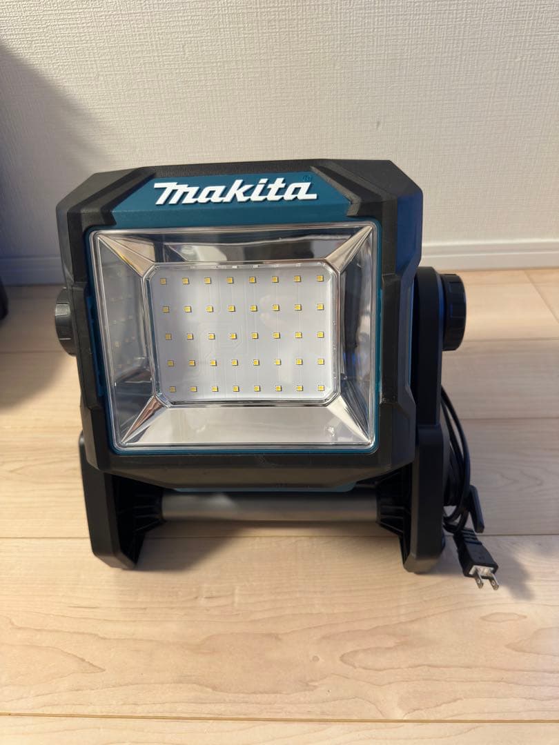 マキタ　makita 充電式スタンドライト　ML004G 本体のみ
