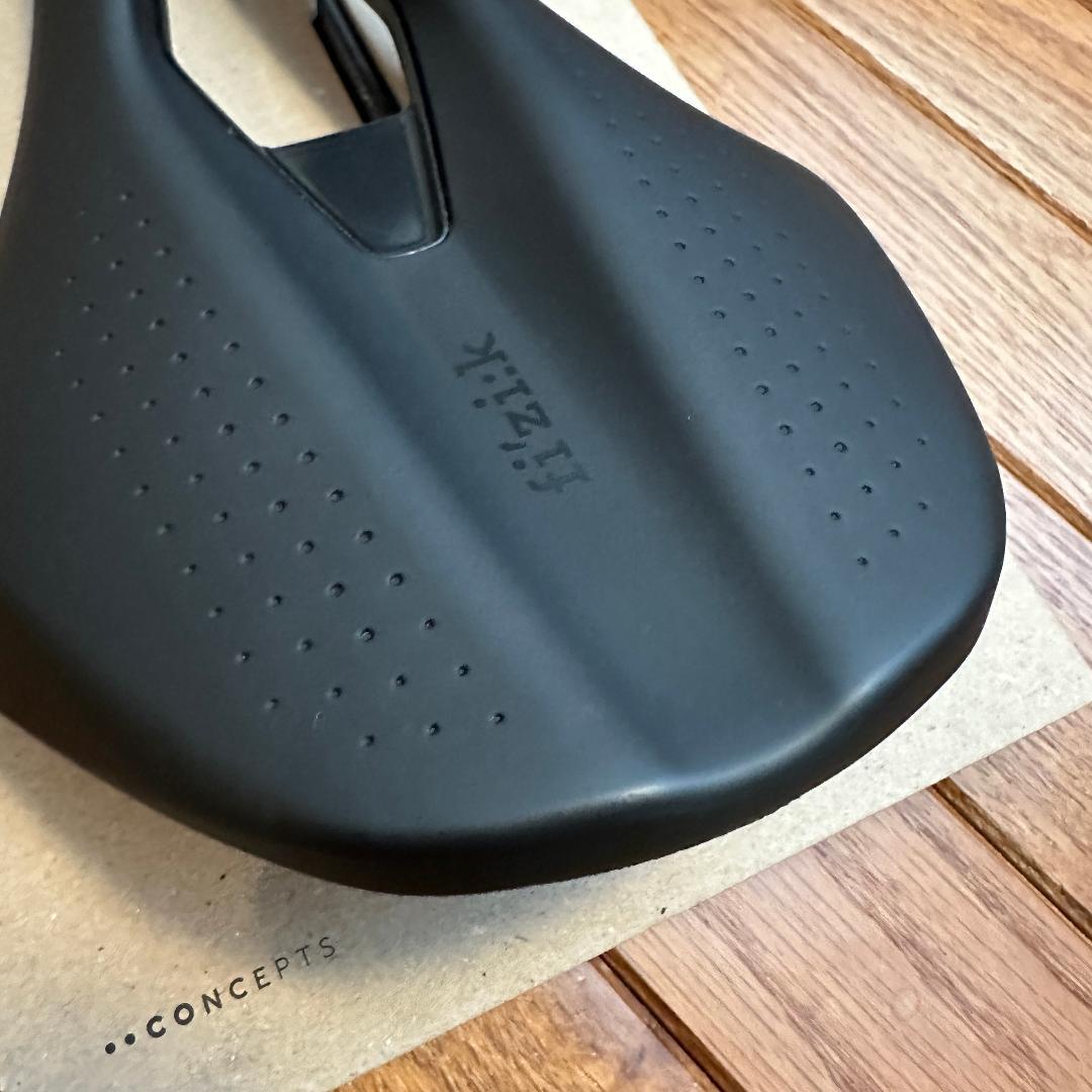 Fi'zi:k フィジーク TEMPO ARGO R3 サドル 150mm