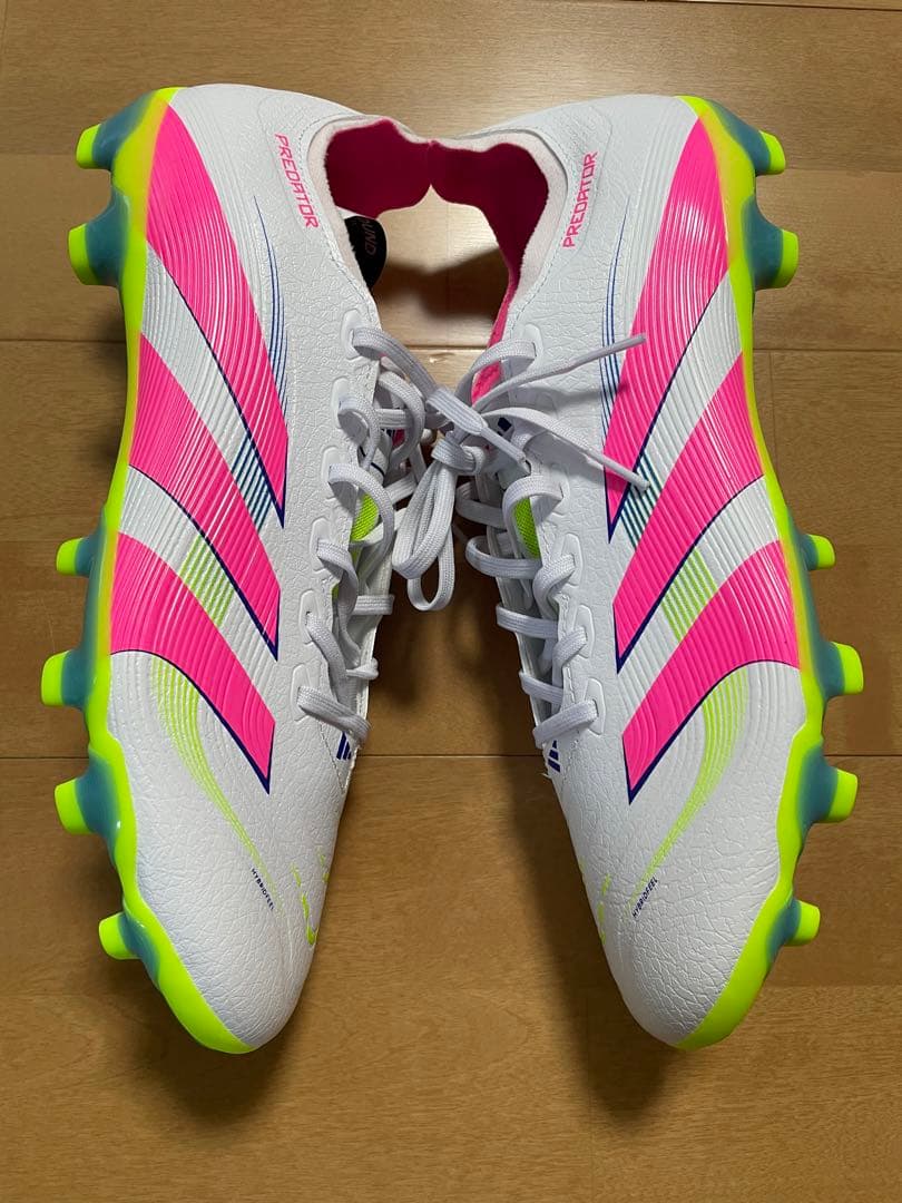 サッカースパイク　adidasプレデター