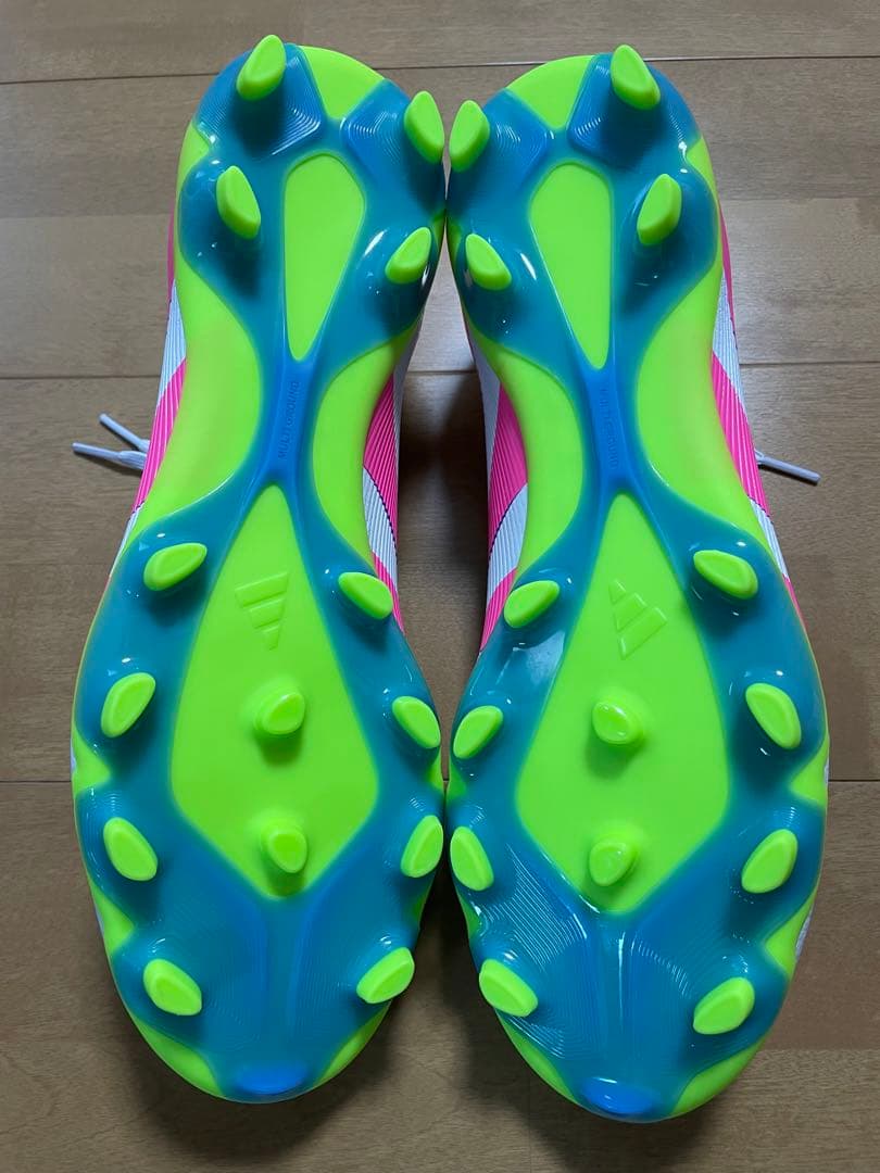 サッカースパイク　adidasプレデター